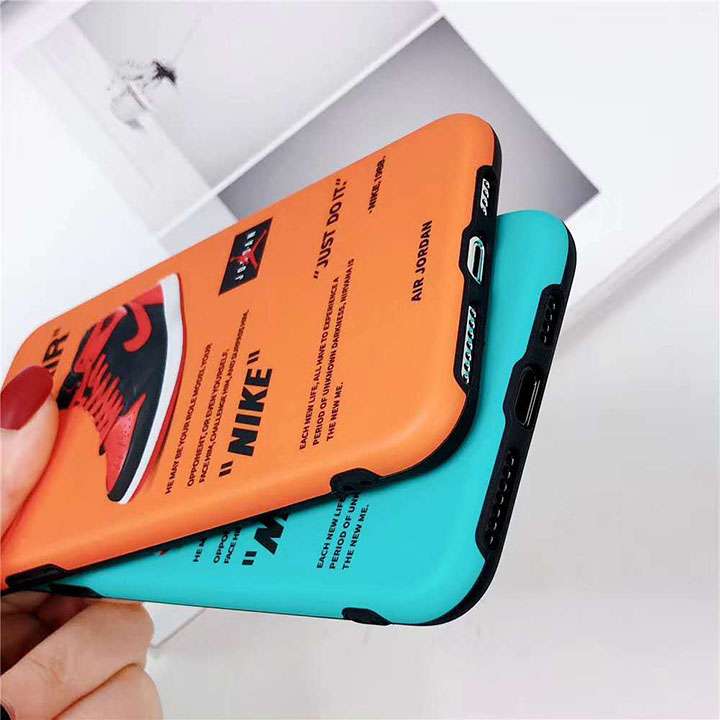 アイフォン 12 mini/12 pro max スポーツ カバー Nike
